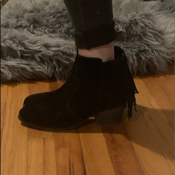 🎉SALE🎉Coconuts by Matisse leather &fringe bootie - Picture 6 of 9